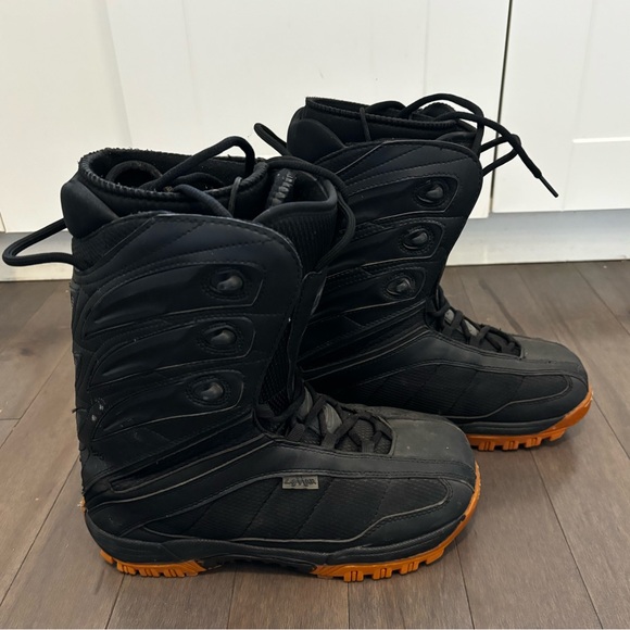 Snowboard boots - Picture 1 of 3